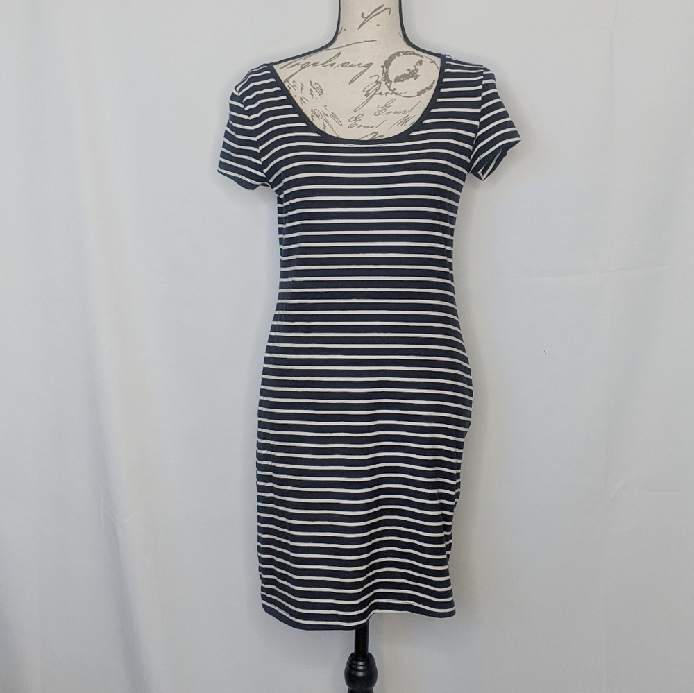 🎉3 for 15  EUC navy striped tee shirt dress